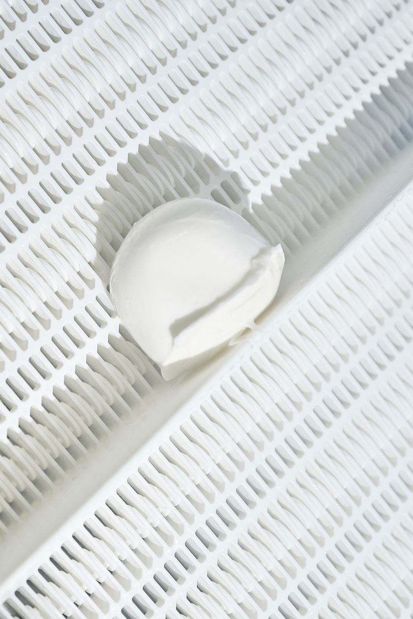 Regionalprodukte_Bergheumilch_Mozzarella_Verarbeitung_Bergkaeserei Marbach_hurrah.ch (18)